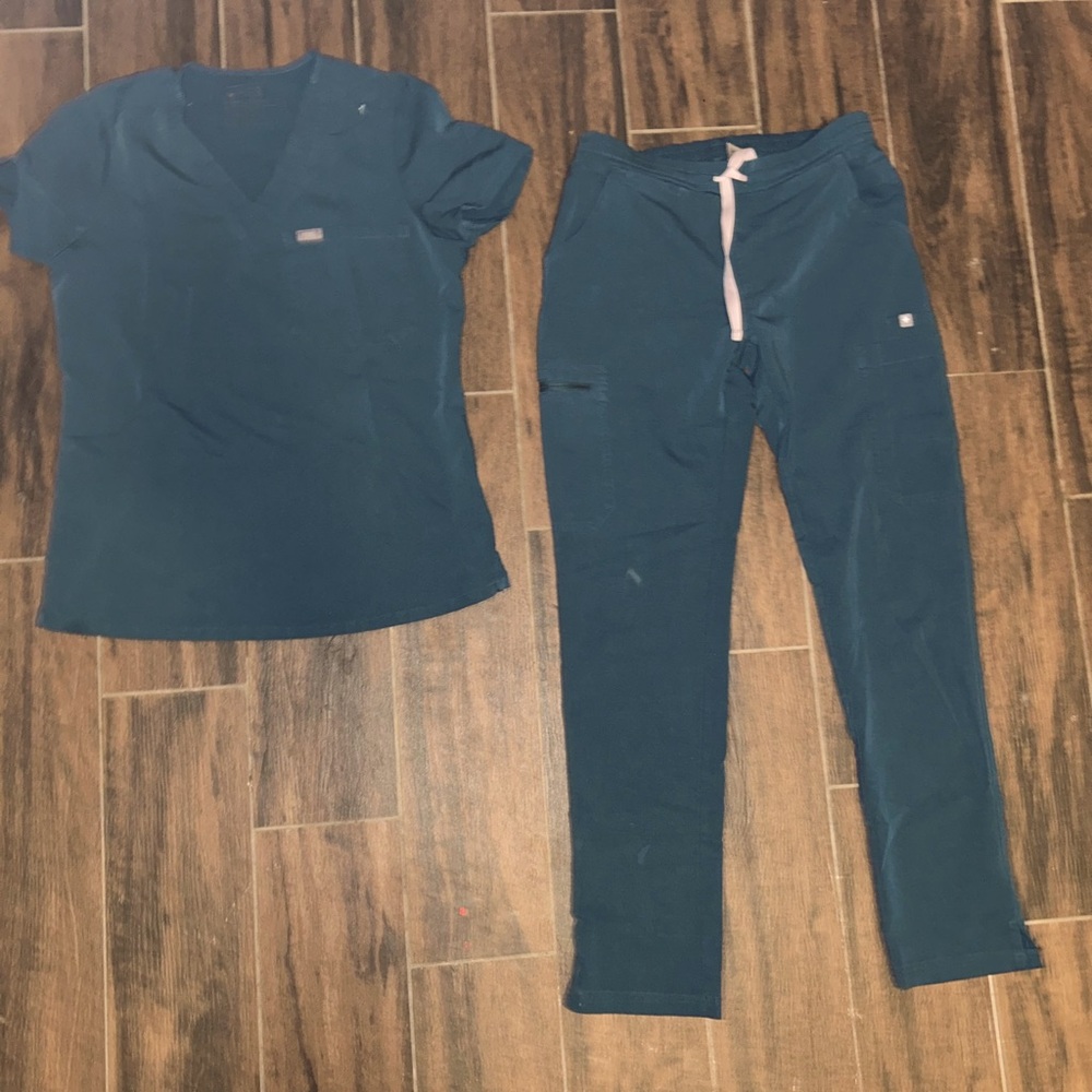 Brand is Figs, Size is an XS/S , Color is a teal type of color